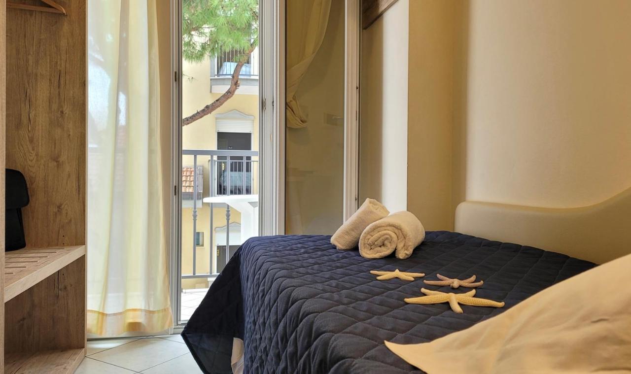 Hotel Adigrat Riccione Buitenkant foto