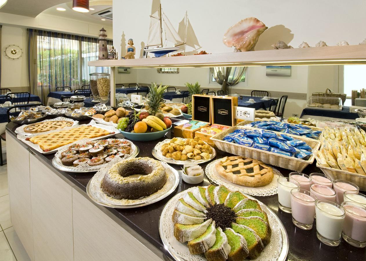 Hotel Adigrat Riccione Buitenkant foto