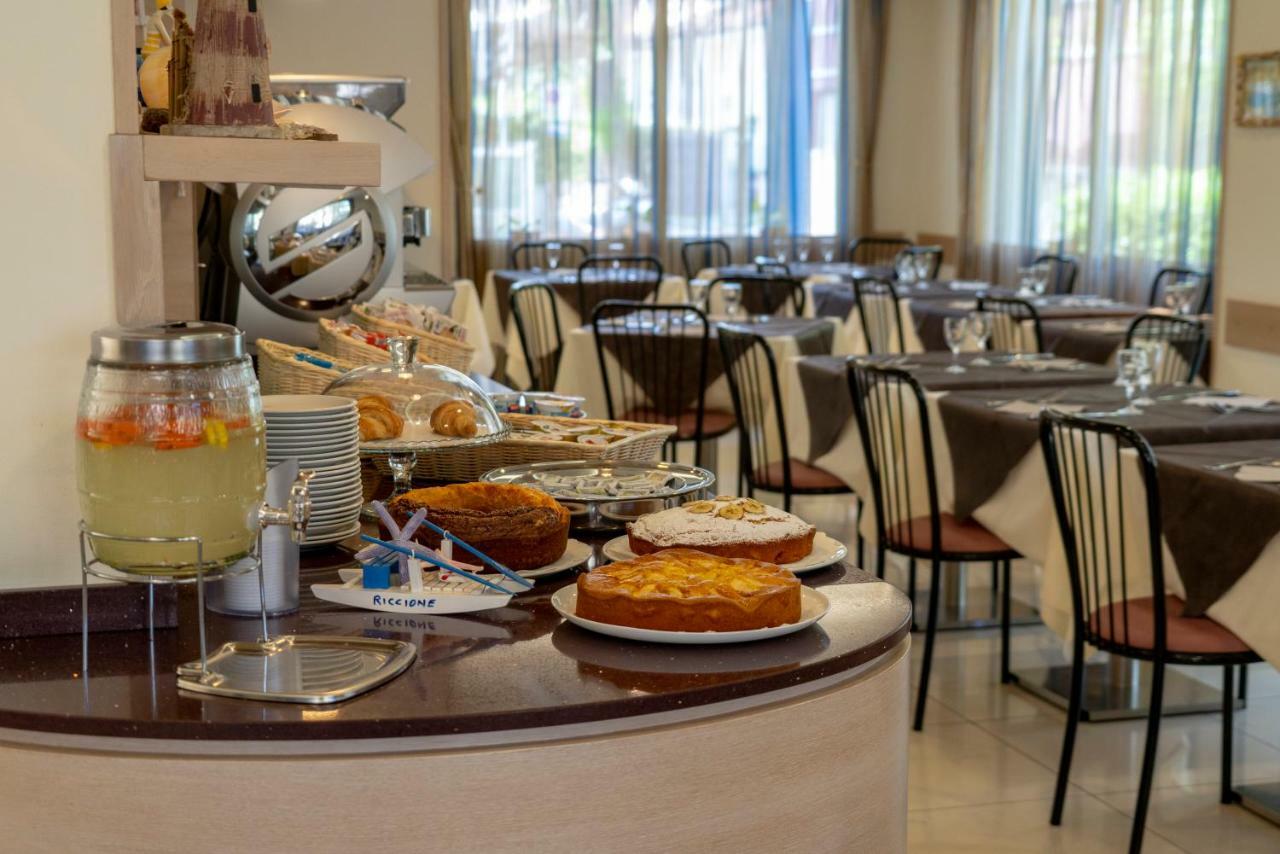 Hotel Adigrat Riccione Buitenkant foto