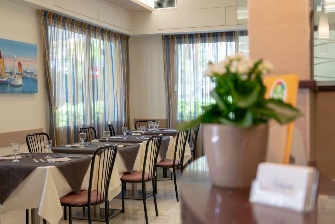 Hotel Adigrat Riccione Buitenkant foto