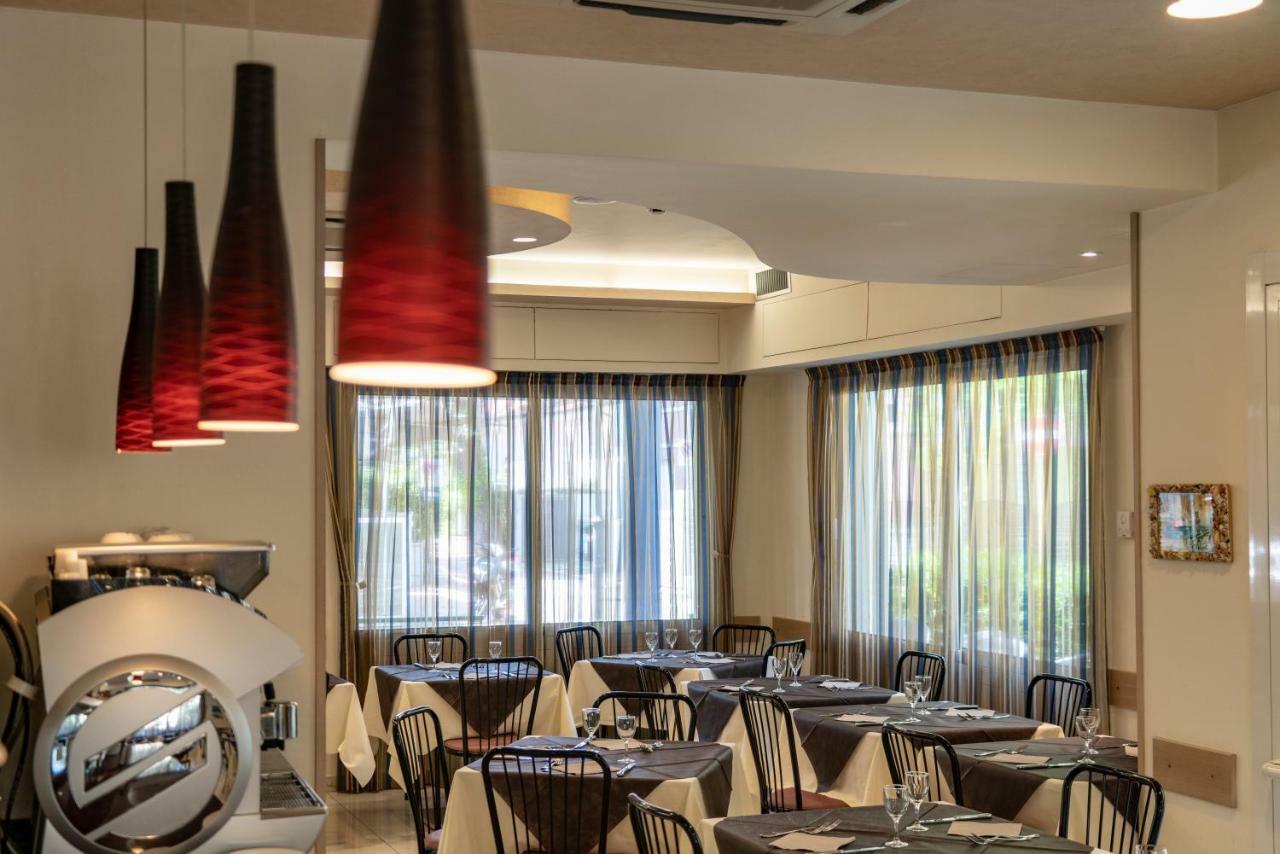 Hotel Adigrat Riccione Buitenkant foto