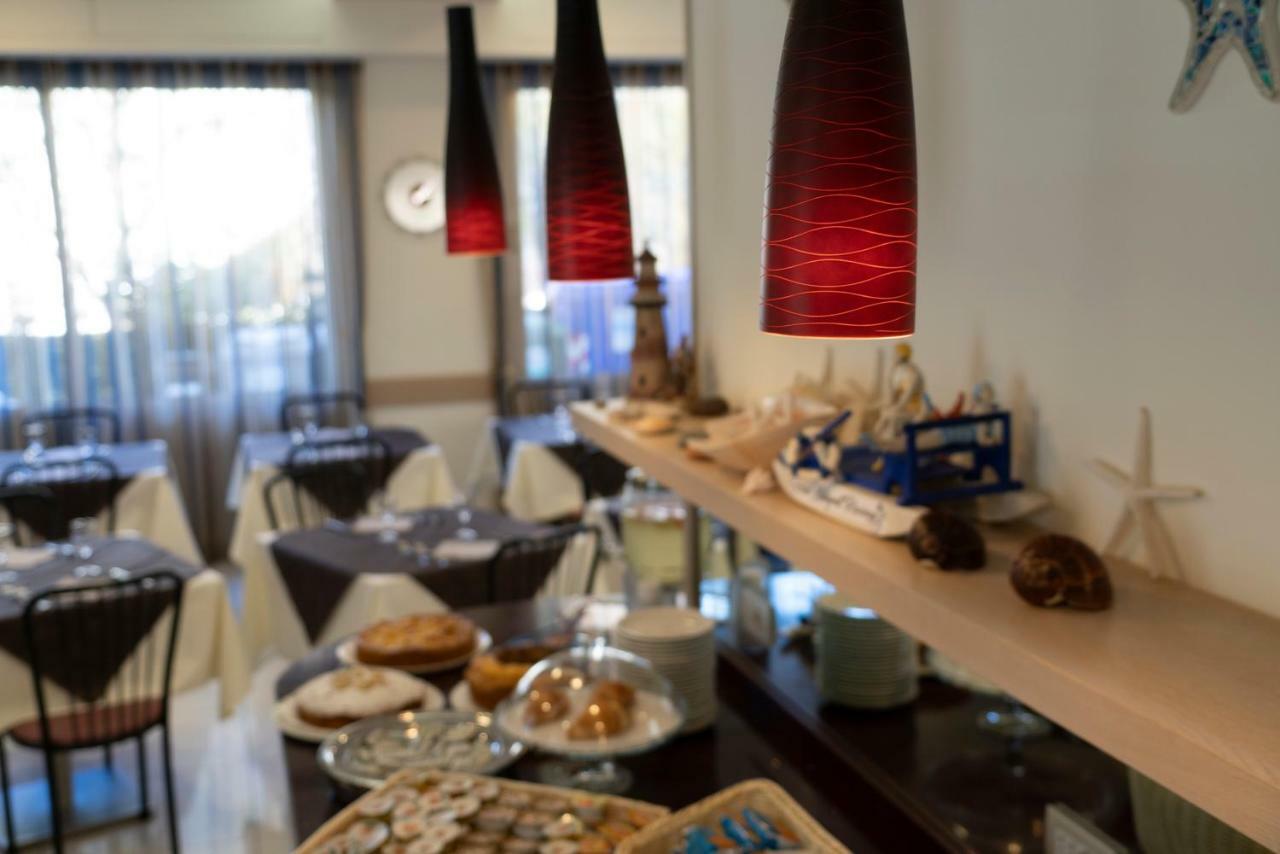 Hotel Adigrat Riccione Buitenkant foto