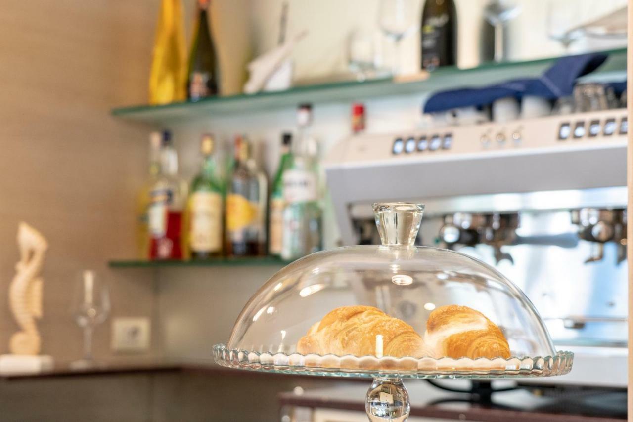 Hotel Adigrat Riccione Buitenkant foto